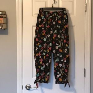 💕Adorable Floral Ankle Pants with Pockets!🌺